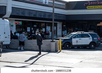 Los Angeles, CA USA - December 30, 2020: Police Respond To An Armed Robbery At A Convenience Store