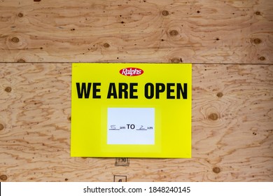 Los Angeles, CA / USA - November 5, 2020: Sign On The Boarded Up Exterior Of A Ralph's Grocery Store In Preparation For Potential Riot