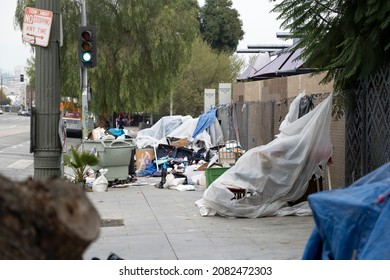 Los Angeles, CA USA - November 19, 2021: A Homeless Encampment On A Sidewalk In Downtown Los Angeles