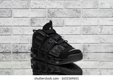 nike uptempo x supreme black