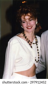 LOS ANGELES, CALIFORNIA - Exact Date Unknown - Circa 1990 - Geena Davis Arriving At A Celebrity Event