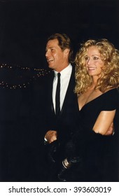 LOS ANGELES, CALIFORNIA - EXACT DATE UNKNOWN - CIRCA 1990 - Ryan O'Neal And Farrah Fawcett Arriving At A Formal Celebrity Event