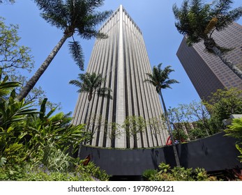 Los Angeles, California - May 22, 2021: View Of The Bank Of America Financial Center From The Plaza Garden