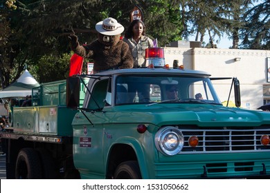 Los Angeles, California / United States Of America - 26 September 2014: Smokey The Bear On Top Of A Truck