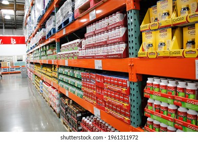 Los Angeles, California, United States - 04-06-2021: A View Of The Vitamin Aisle Seen At A Local Costco Store.