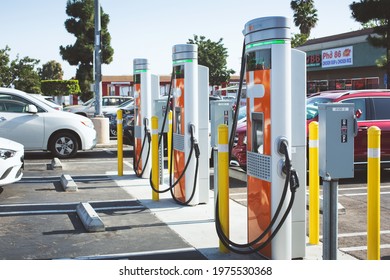 Los Angeles, California, United States - 04-26-2021: A View Of A Chargepoint Electric Vehicle Charging Station In A Commercial Parking Lot.