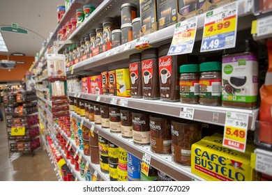 Los Angeles, California, United States - 10-25-2021: A View Of The Coffee Aisle, At A Local Grocery Store.