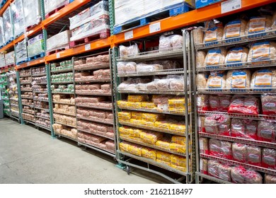 Los Angeles, California, United States - 03-01-2022: A View Looking Down The Bread Aisle, Seen At A Local Big Box Grocery Store.