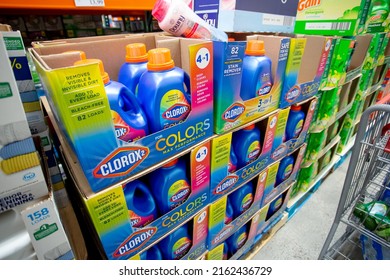 Los Angeles, California, United States - 05-20-2022: A View Of Several Containers Of Clorox 2 Detergent, On Display At A Local Big Box Grocery Store.
