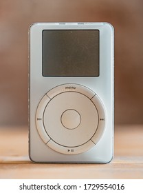 Los Angeles, California / USA - March 26, 2020: Close Shot Of The First Gen IPod On A Table