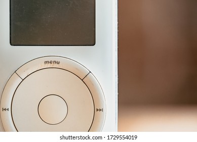 Los Angeles, California / USA - March 26, 2020: Close Shot Of The First Gen IPod On A Table