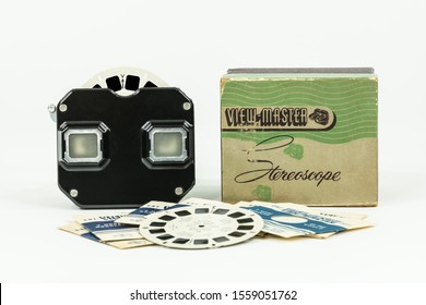 Los Angeles, California, USA - November 12, 2019:  Illustrative Editorial Photograph Of Vintage View Master Toy, Disks And Box With White Background.