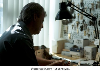 Los Angeles, California / USA - November 10 2019: Here Is A Shot Of An Actor Playing A Locksmith On Set Of An American Film Institute Student Film.