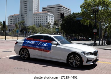 Los Angeles, CA/USA - April 22, 2020: Sign On A Car Urging The Recall Of California Governor Newsom At Operation Gridlock COVID-19 Quarantine Protest