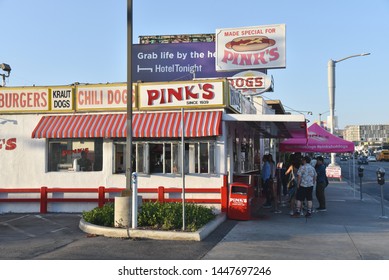 LOS ANGELES, CA/USA - NOVEMBER 5, 2018: Customers Line Up At Pink’s Hot Dog Stand, A Los Angeles Landmark And Tourist Attraction