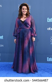 LOS ANGELES - DEC 11:  Katy Mixon Arrives To The Critics' Choice Awards 2016 On December 11, 2016 In Hollywood, CA                