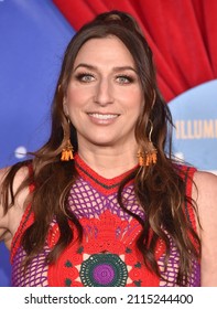 LOS ANGELES - DEC 12: Chelsea Peretti Arrives For The ‘Sing 2’ Premiere On December 12, 2021 In Los Angeles, CA