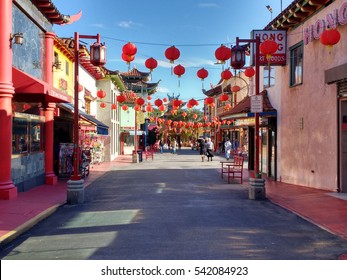 LOS ANGELES, DEC 17TH, 2016: A Sidewalk Lined With Shops At The Entrance To Colorful Old Chinatown In Downtown Los Angeles.