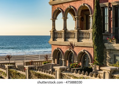 Los Angeles - December 17, 2015: Beach Boardwalk In California By Italian Style House In Manhattan Beach