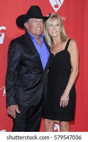 LOS ANGELES - FEB 10:  George Strait, Norma Strait at the Musicares Person of the Year honoring Tom Petty at Los Angeles Convention Center on February 10, 2017 in Los Angeles, CA
