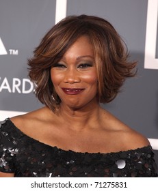 LOS ANGELES - FEB 13: Yolanda Adams Arrives At The 2011 Grammy Awards On February 13, 2011 In Los Angeles, CA