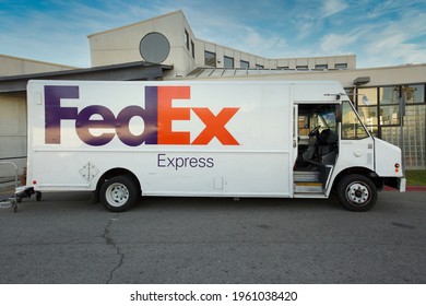 Los Angeles - February 25, 2021:
FedEx Truck Signage Right Side Profile Day Exterior