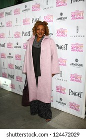 LOS ANGELES - JAN 12:  CCH Pounder Arrives At The 2013 Film Inependent Nominees Brunch At BOA Steakhouse On January 12, 2013 In West Hollywood, CA