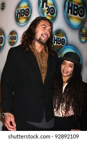 LOS ÁNGELES - 15 DE ENERO:  Jason Momoa y lisa bonet llegan al HBO Golden Globe Party 2012 en el Beverly Hilton Hotel el 15 de enero de 2012 en Beverly Hills, CA