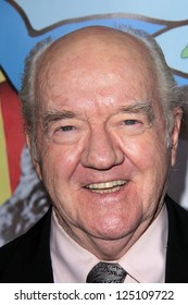 LOS ANGELES - JAN 17:  Richard Herd Arrives At The  