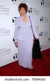 LOS ANGELES - JAN 29:  Marion Ross Arrives To The Valley Performing Arts Center Opening Gala  On January 29,2011 In Northridge, CA