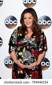 LOS ANGELES - JAN 8:  Katy Mixon At The ABC TCA Winter 2018 Party At Langham Huntington Hotel On January 8, 2018 In Pasadena, CA