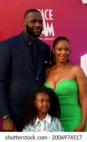 LOS ANGELES - JUL 12:  LeBron James, Zhuri James And Savannah Brinson James At The Space Jam:  A New Legacy Premiere At The Microsoft Theater On July 12, 2021 In Los Angeles, CA