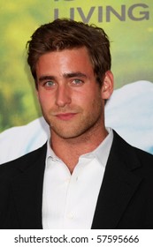 LOS ANGELES - JUL 20:  Oliver Jackson Cohen Arrives At The 