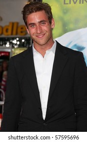 LOS ANGELES - JUL 20:  Oliver Jackson Cohen Arrives At The 