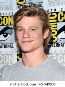 LOS ANGELES - JUL 22:  Lucas Till Arrives To The Comic Con 2016 - CBS PhotoCall On July 22, 2016 In San Diego, CA                