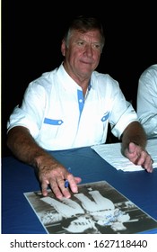 LOS ANGELES - July 5, 1992: Baseball Star Mickey Mantle Appears At The Sports Autograph Trade Show At The Los Angeles Convention Center.