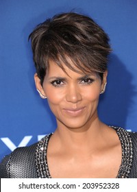 LOS ANGELES - JUN 06:  Halle Berry Arrives To The 'Extant' Premiere Party  On June 06, 2014 In Los Angeles, CA                