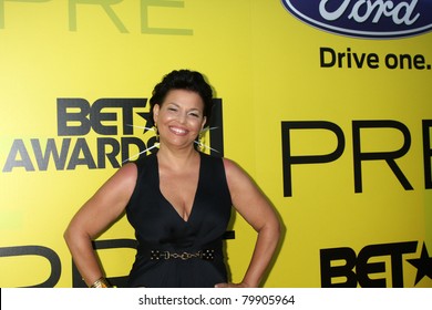 LOS ANGELES - JUN 25:  Debra L. Lee Arriving At The 5th Annual Pre-BET Dinner At Book Bindery On June 25, 2004 In Beverly Hills, CA