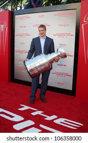 LOS ANGELES - JUN 28:  Dustin Brown Arrives At The 