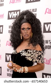 LOS ANGELES - JUN 9:  Shea Coulee At The RuPauls Drag Race Season 9 Finale Taping At The Alex Theater On June 9, 2017 In Glendale, CA