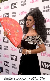 LOS ANGELES - JUN 9:  Shea Coulee At The RuPauls Drag Race Season 9 Finale Taping At The Alex Theater On June 9, 2017 In Glendale, CA