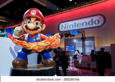 LOS ANGELES - JUNE 12: giant Super Mario statue and Nintendo logo at E3 2014, the Expo for video games on June 12, 2014 in Los Angeles