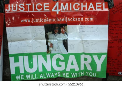 LOS ANGELES - JUNE 14, 2010: A Sign Placed In Support Of Michael Jackson At Hearing For Dr. Conrad Murray At The Los Angeles Criminal Court Building June 14, 2010 Los Angeles, California