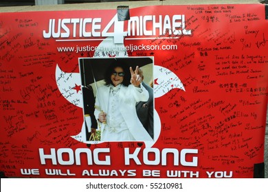 LOS ANGELES - JUNE 14, 2010: International Sign Asking For Justice For Michael Jackson At Hearing For Dr. Conrad Murray June 14, 2010 Los Angeles, California.