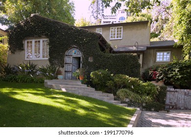 Los Angeles - June 14, 2021: 
Old Home In Hollywood Hills Day Exterior