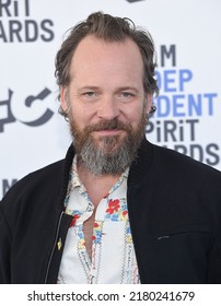 LOS ANGELES - MAR 03: Peter Sarsgaard Arrives For  The Independent Spirit Awards On March 03, 2022 In Santa Monica, CA