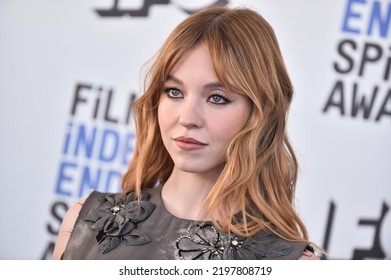 LOS ANGELES - MAR 03: Sydney Sweeney Arrives For  The Independent Spirit Awards On March 03, 2022 In Santa Monica, CA