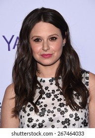 LOS ANGELES - MAR 08:  Katie Lowes Arrives To The Paleyfest 2015 