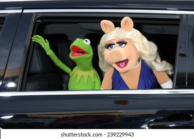 LOS ANGELES - MAR 11:  Kermit The Frog, Miss Piggy At The 