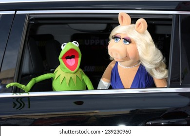 LOS ANGELES - MAR 11:  Kermit The Frog, Miss Piggy At The 